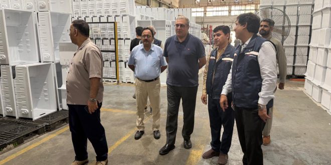 Federal Climate Secretary Reviews Dawlance’s Shift to Ozone-Safe Refrigerator Manufacturing